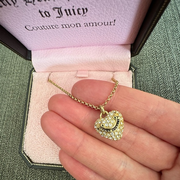 Juicy Couture Jewelry - 💝😍Juicy couture rhinestone heart pendant necklace with gold chain!
